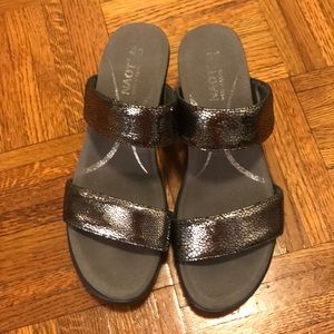 New Naot silver slip on sandals size 36 (5-5.5)